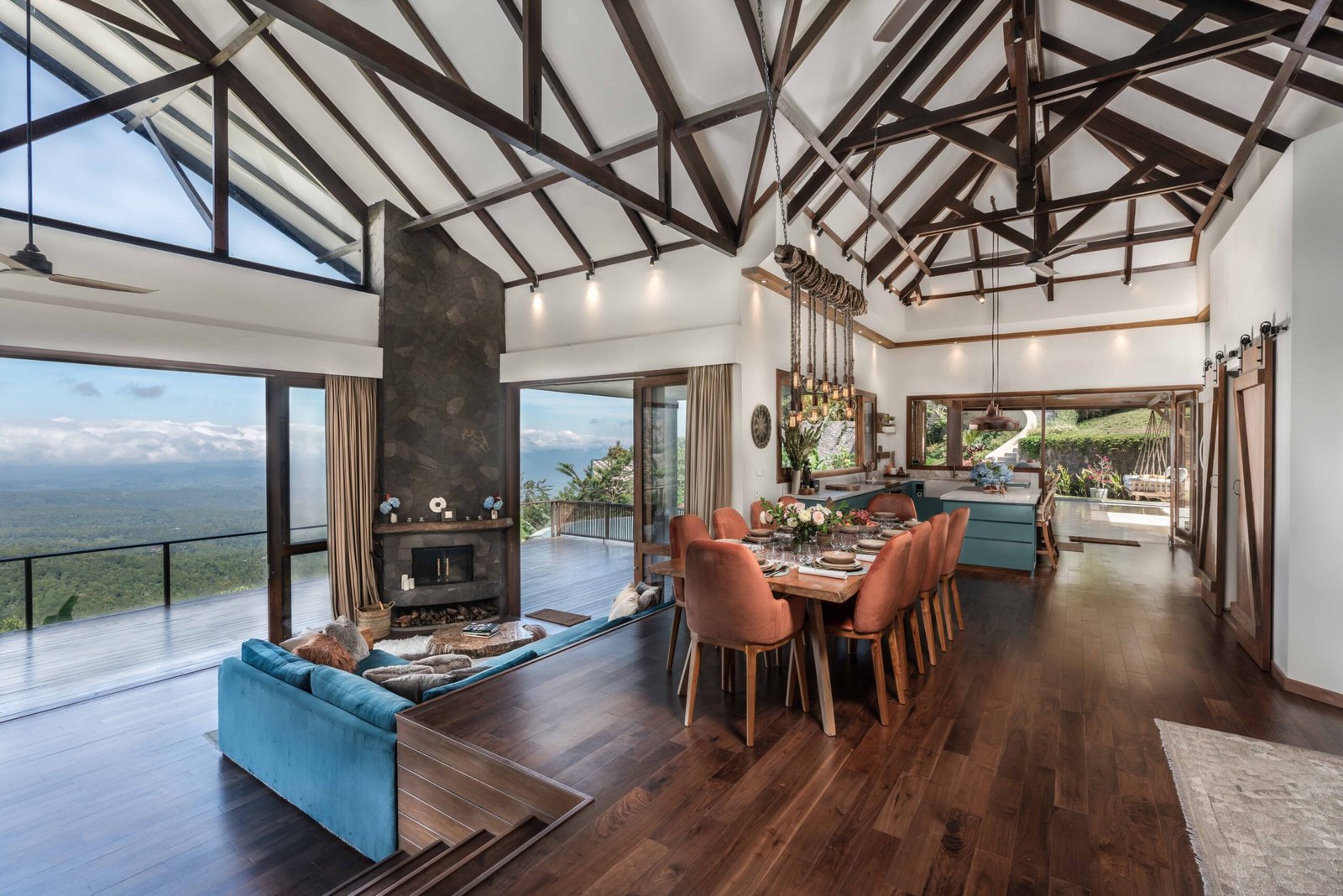 Dinning, munduk, mountain estate, villa, private, family, rental, hot plunge, daily, weekly, buyan, ulun danu beratan, hills, tamblingan, coffee,